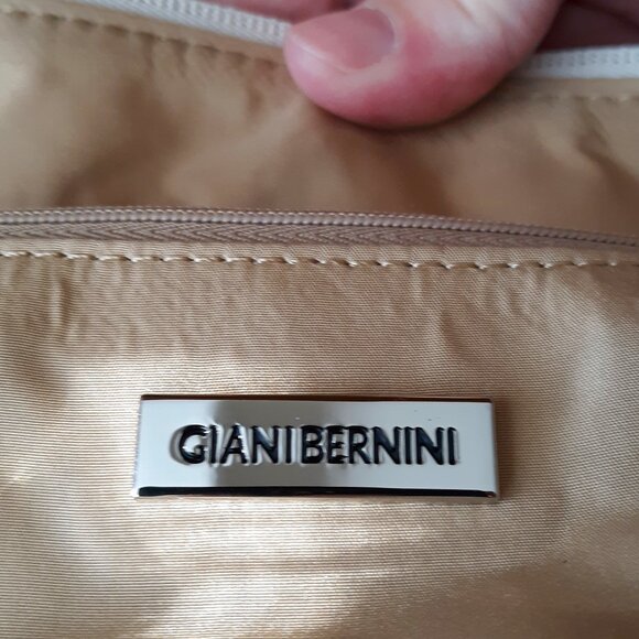 Giani Bernini Leather Shoulder Bag Off White New - Picture 10 of 13